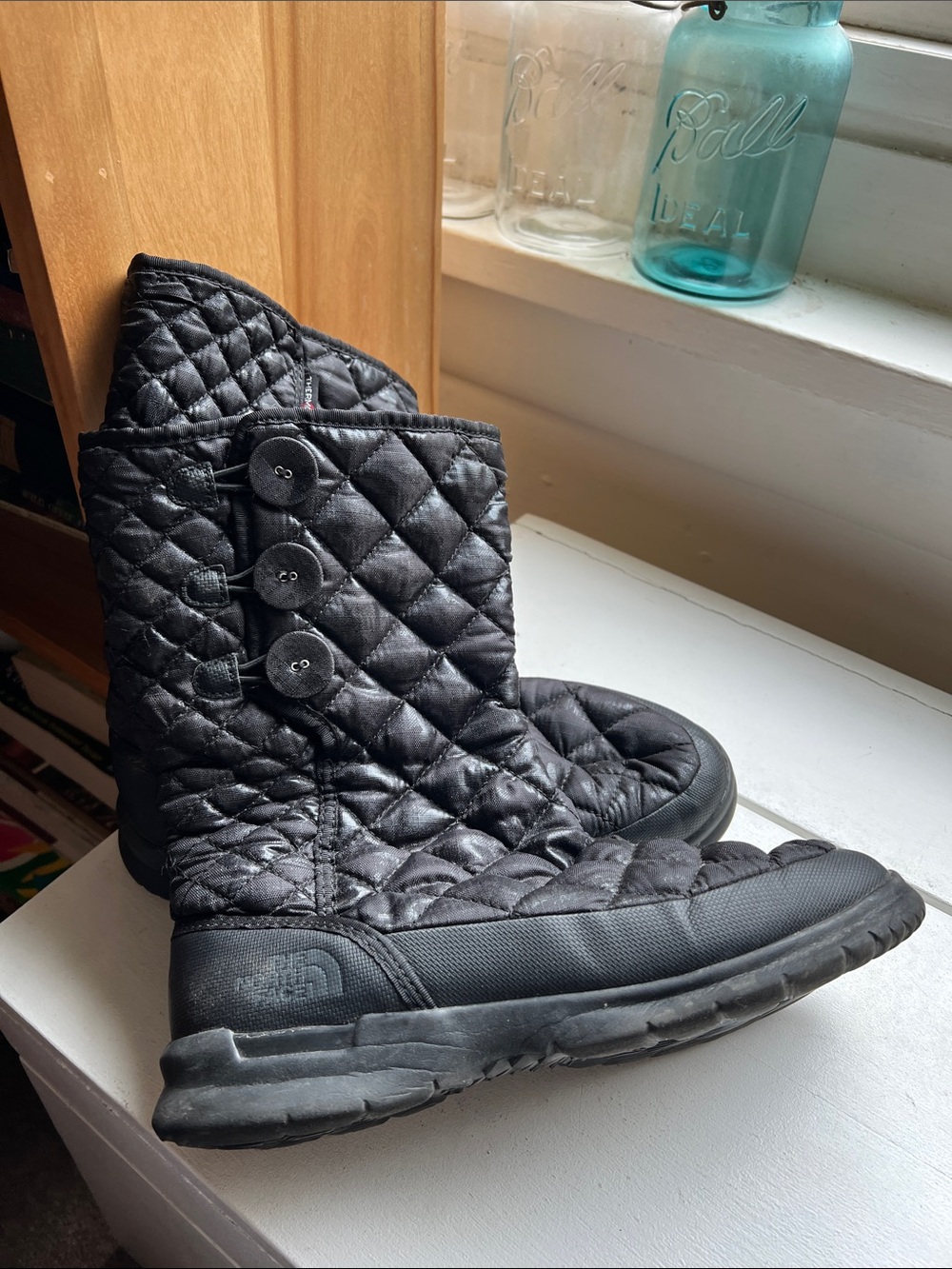 The North Face Women's Black Quilted Button Winter Boots Size 9